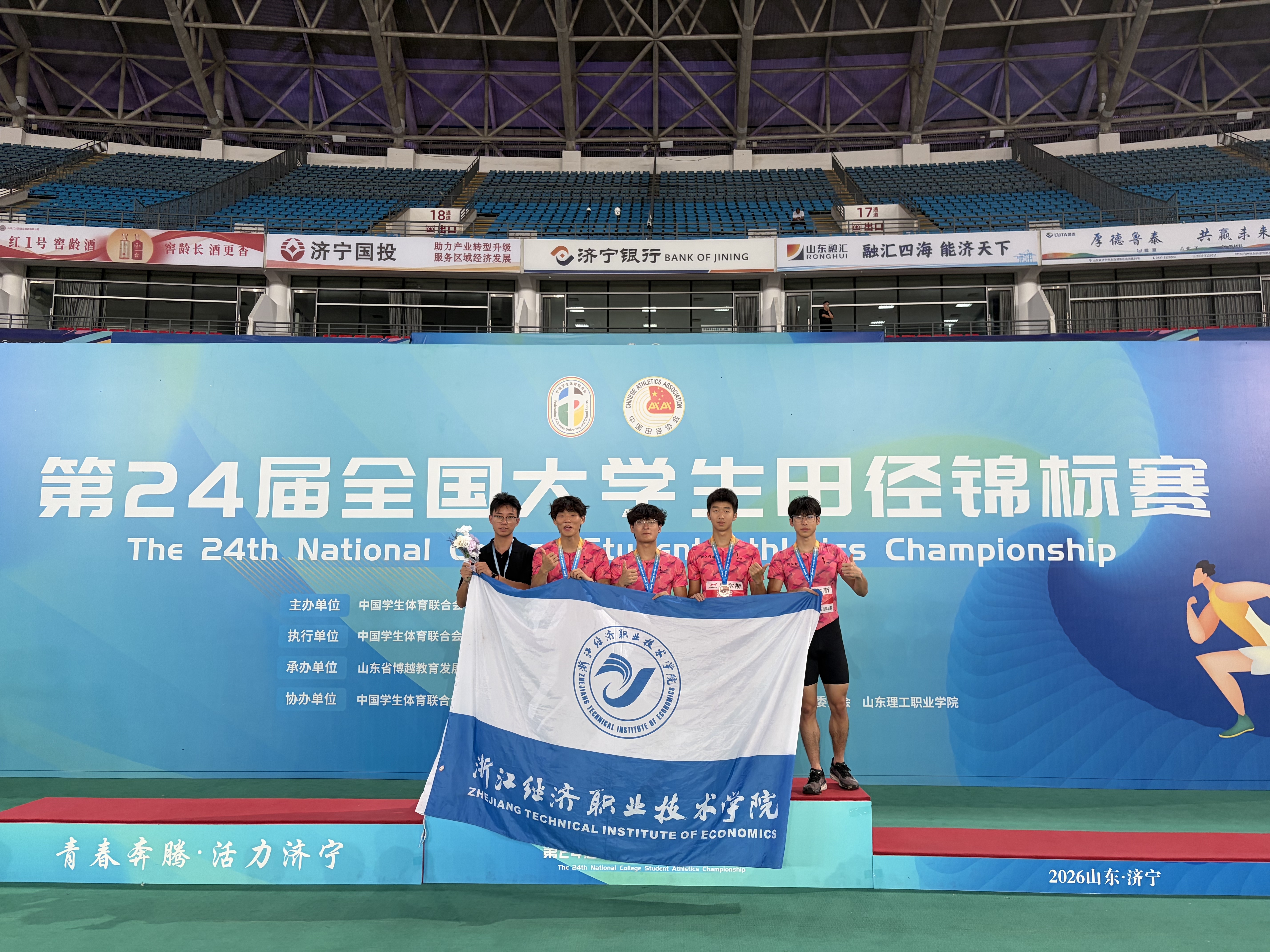 d1b4d3d59c5140675a1d46f2b7f69f55.jpg
