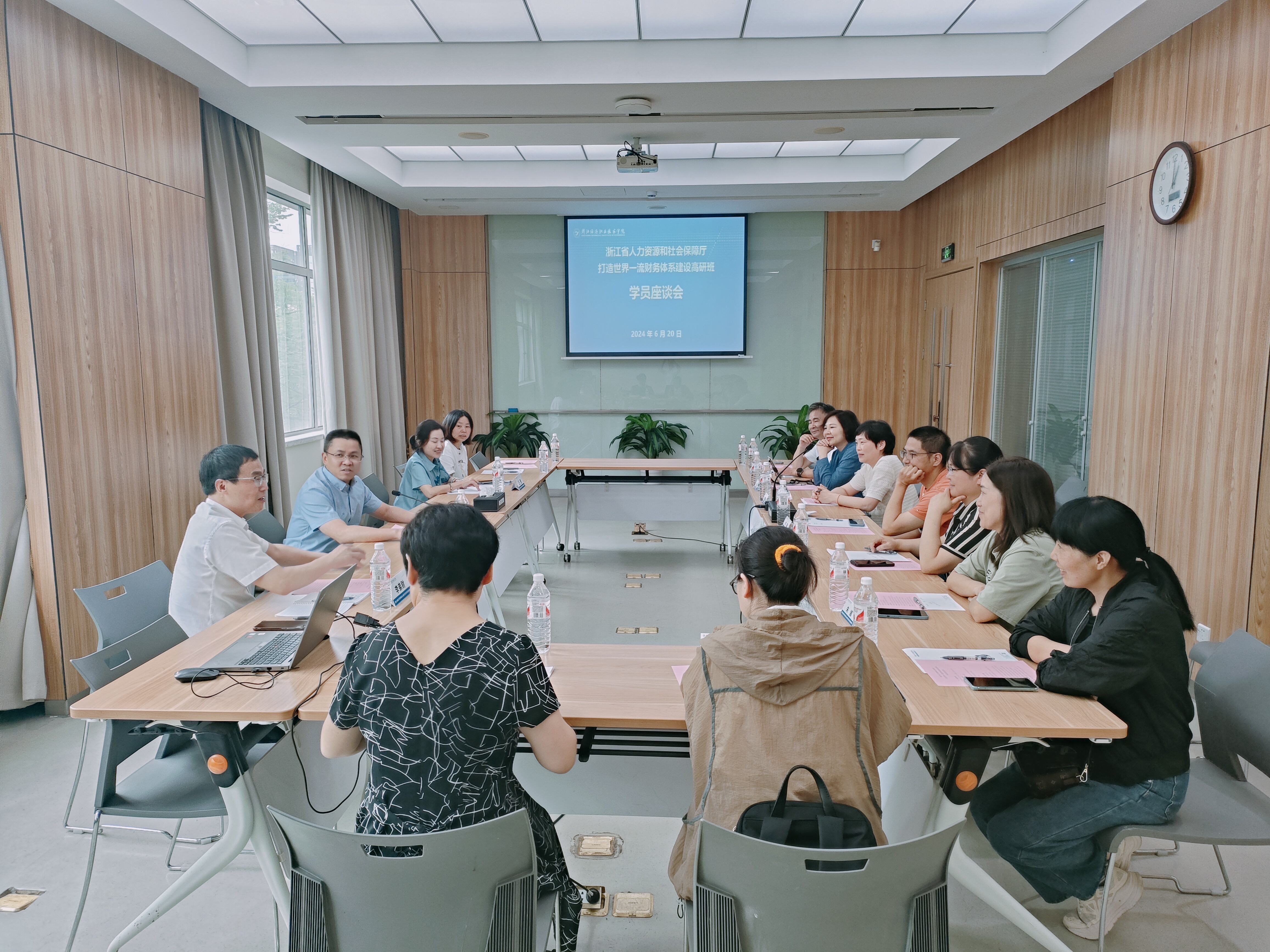 学员座谈会.jpg 学员座谈会.jpg