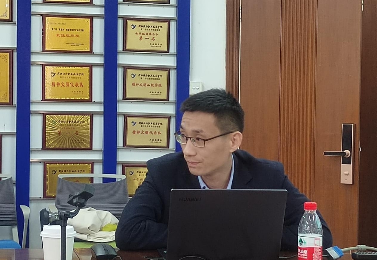 教研活动2.jpg 教研活动2.jpg
